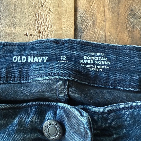 EUC Old Navy Super Skinny Rockstar - 12 Short - Picture 3 of 3